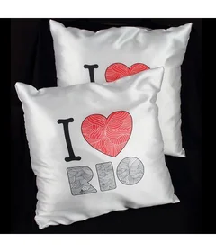 Прикольные футболки: подушка с лого 